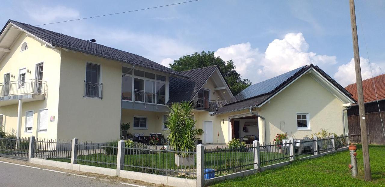 Bei Den Geissens Apartamento Aldersbach Exterior foto
