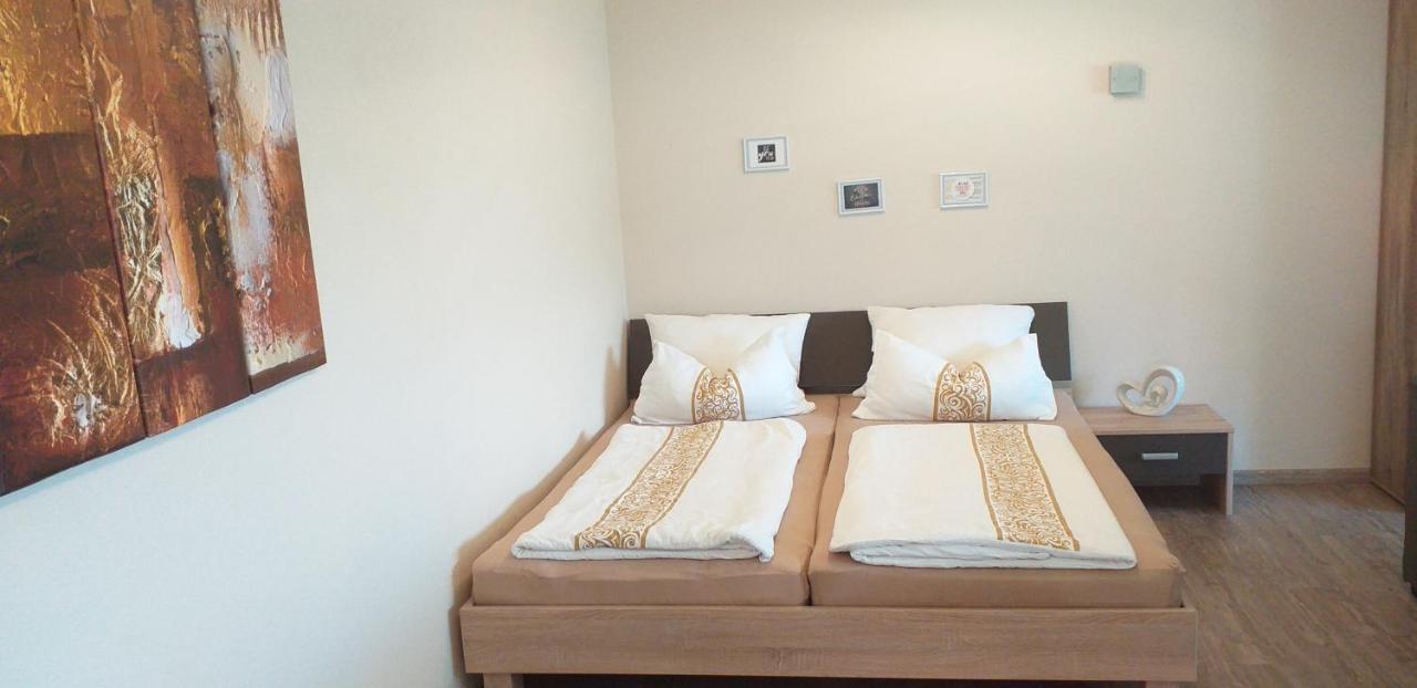 Bei Den Geissens Apartamento Aldersbach Exterior foto